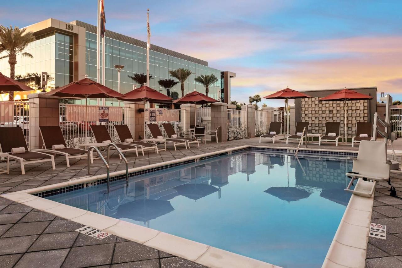 Hilton Garden Inn Chandler Downtown Esterno foto