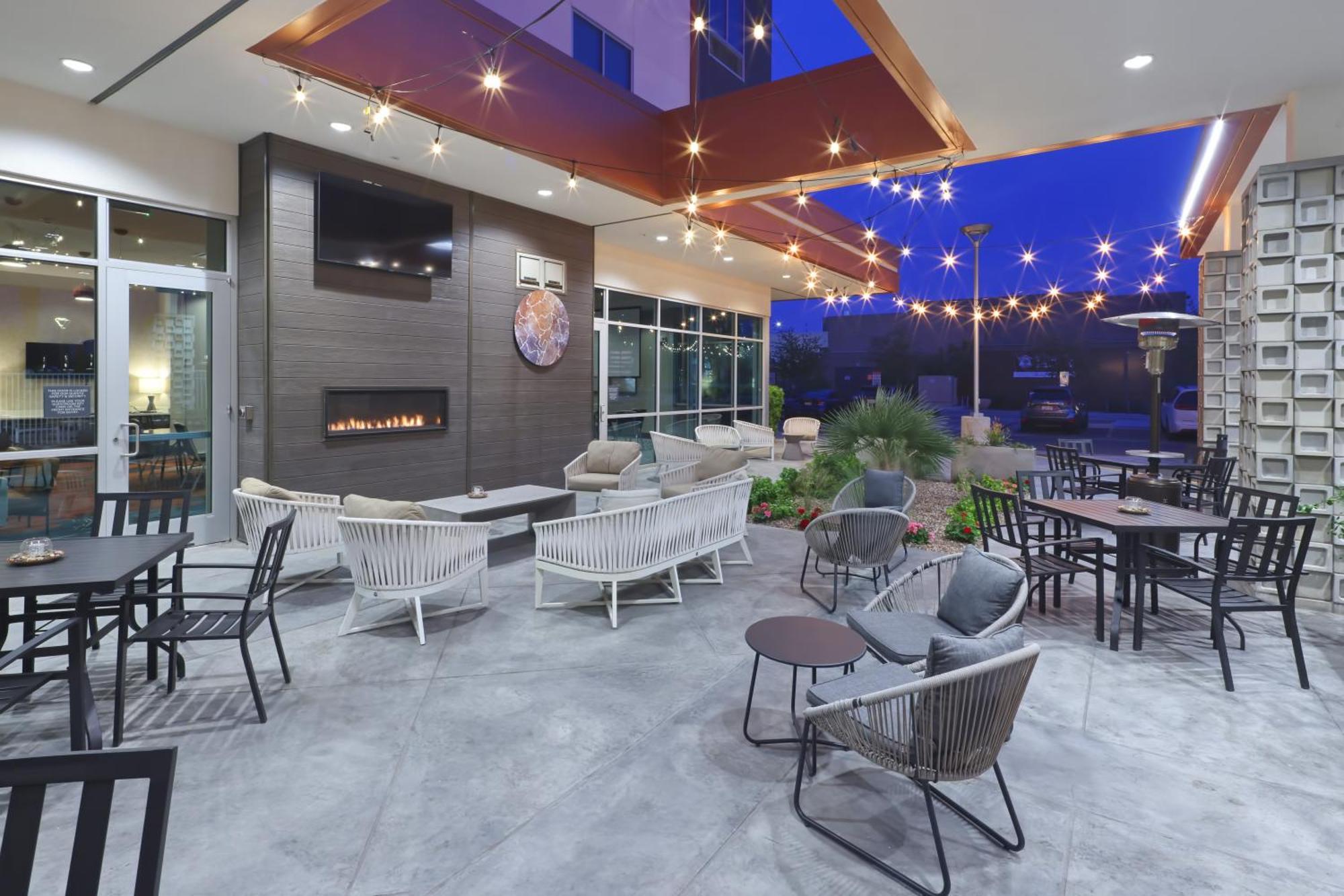 Hilton Garden Inn Chandler Downtown Esterno foto